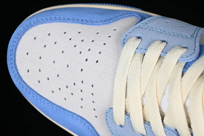 All categories Air Jordan Jordan series basketball shoes Air Jordan 1 High Air Jordan 1 Zoom CMFT AJ1 Joe 1 gray and blue color matching DV1305-004